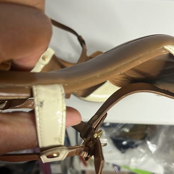 Tahari Betsy T- strap Patent Leather Sandal size 9.5 Cream and Tan GUC - Picture 7 of 9